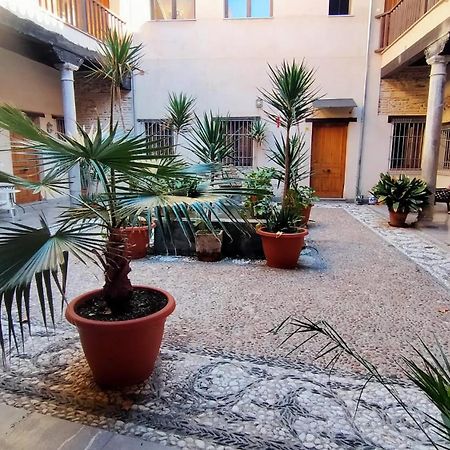 Abadia Suites Granada Bagian luar foto